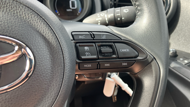 Toyota Yaris 1.5 Hybrid Design 5dr CVT Hybrid Hatchback